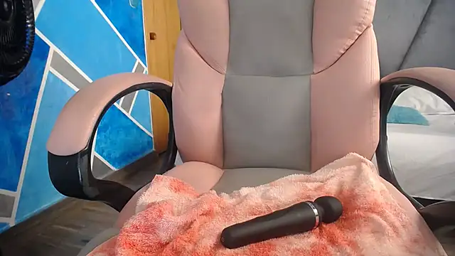 MeganMilF2 online show from February 24, 9:31 pm