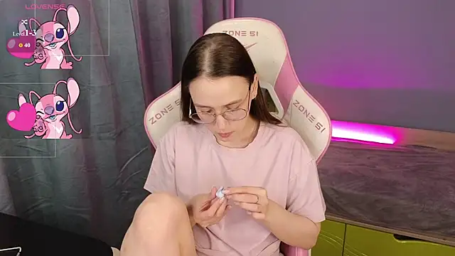 Snapshot of Sweet_frosti chatting on June 27, 3:22 am Sweet frosti online show from June 27, 3:22 am