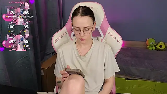 Snapshot of Sweet_frosti chatting on July 4, 3:35 am Sweet frosti online show from July 4, 3:35 am
