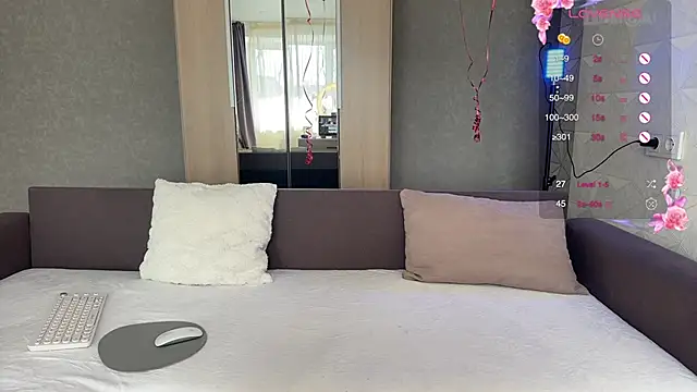 soficumss online show from March 17, 7:02 am