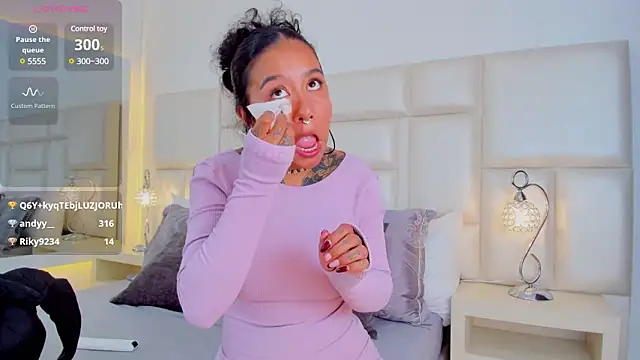 Snapshot of AliceBanks chatting on February 26, 11:52 am AliceBanks online show from February 26, 11:52 am