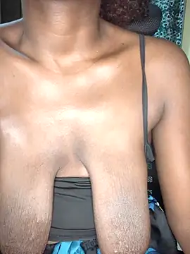 Snapshot of Saggy_boobs chatting on June 19, 1:10 am Saggy boobs online show from June 19, 1:10 am