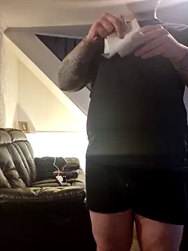 iang6348 online show from December 17, 6:09 pm