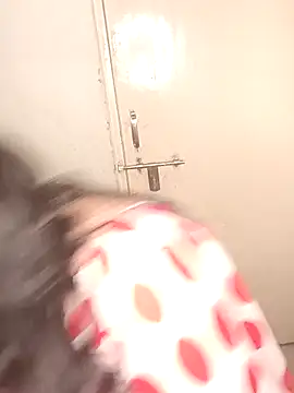 Snapshot of Love-priya chatting on February 9, 2:40 pm Love-priya online show from February 9, 2:40 pm