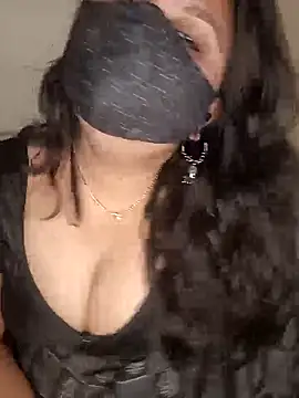 Snapshot of Love-priya chatting on March 6, 8:19 am Love-priya online show from March 6, 8:19 am