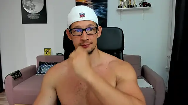BrutusK08 online show from June 26, 6:18 am