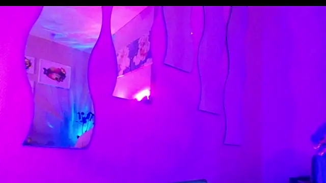 Snapshot of Lia_Roxx chatting on February 10, 3:32 pm Lia Roxx online show from February 10, 3:32 pm