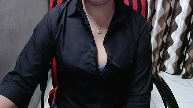 Snapshot of Kaur_Jannat chatting on December 7, 5:31 pm Kaur Jannat online show from December 7, 5:31 pm