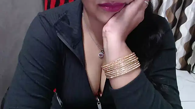 Snapshot of Kaur_Jannat chatting on December 9, 5:52 pm Kaur Jannat online show from December 9, 5:52 pm