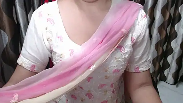 Snapshot of Kaur_Jannat chatting on February 17, 10:25 pm Kaur Jannat online show from February 17, 10:25 pm