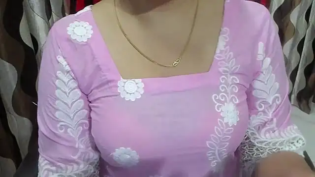 Snapshot of Kaur_Jannat chatting on November 24, 5:23 pm Kaur Jannat online show from November 24, 5:23 pm