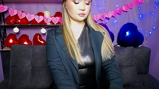 Snapshot of StacyYellig chatting on February 2, 11:11 pm StacyYellig online show from February 2, 11:11 pm