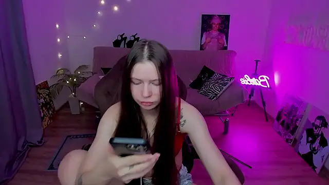 HelloRoxy online show from February 8, 8:12 pm