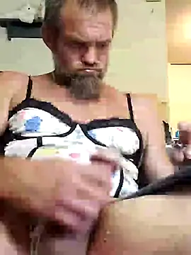 Snapshot of littleChop33 chatting on October 2, 2:40 am littleChop33 online show from October 2, 2:40 am