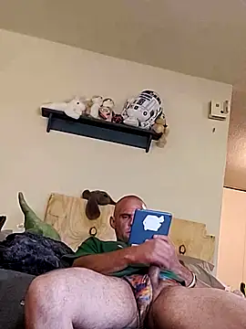 Snapshot of littleChop33 chatting on October 5, 12:42 am littleChop33 online show from October 5, 12:42 am