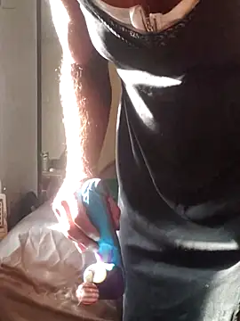 Snapshot of littleChop33 chatting on October 6, 2:25 pm littleChop33 online show from October 6, 2:25 pm