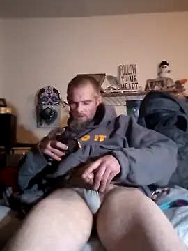 Snapshot of littleChop33 chatting on November 2, 12:46 am littleChop33 online show from November 2, 12:46 am