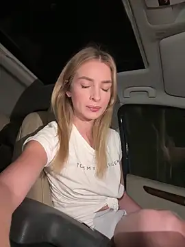 Snapshot of EvieEvans chatting on December 1, 9:59 pm EvieEvans online show from December 1, 9:59 pm