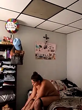 Snapshot of stefanie010 chatting on October 28, 6:32 pm stefanie010 online show from October 28, 6:32 pm