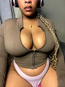 Snapshot of YellowHoneyDip chatting on November 12, 4:57 am YellowHoneyDip online show from November 12, 4:57 am