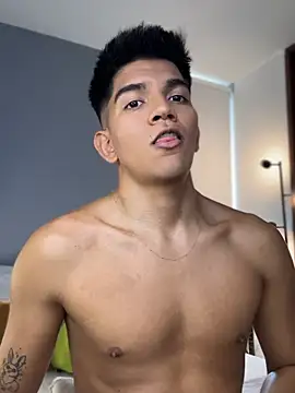 santiago 01 online show from April 28, 9:20 pm
