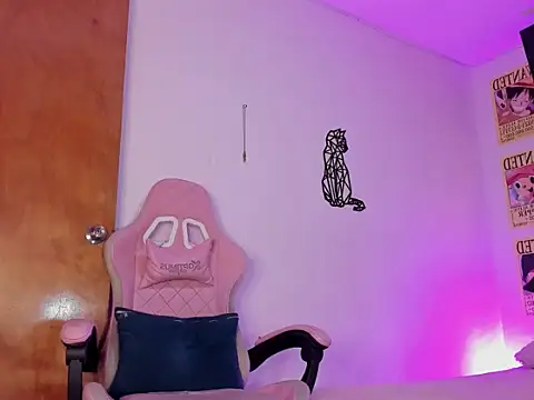 Snapshot of emily_lady20 chatting on November 27, 10:06 am emily lady20 online show from November 27, 10:06 am