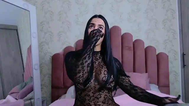 Snapshot of Bella_Fior chatting on October 25, 1:24 am Bella Fior online show from October 25, 1:24 am