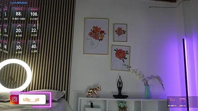 Snapshot of LillyDolls23 chatting on September 30, 12:21 pm LillyDolls23 online show from September 30, 12:21 pm