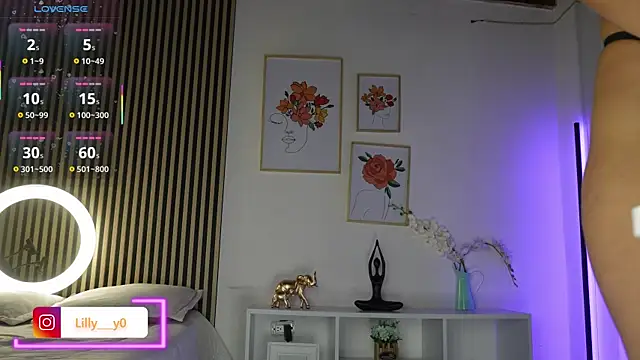 Snapshot of LillyDolls23 chatting on October 2, 11:50 am LillyDolls23 online show from October 2, 11:50 am