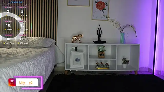 Snapshot of LillyDolls23 chatting on October 3, 12:35 pm LillyDolls23 online show from October 3, 12:35 pm