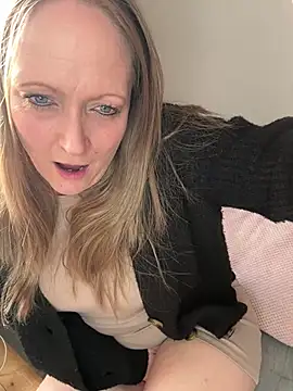 HoneyBluex online show from February 3, 1:08 pm