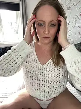 HoneyBluex online show from February 24, 1:42 pm