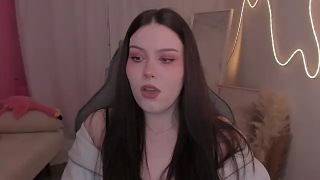 CoralineKeyns online show from February 4, 6:19 am