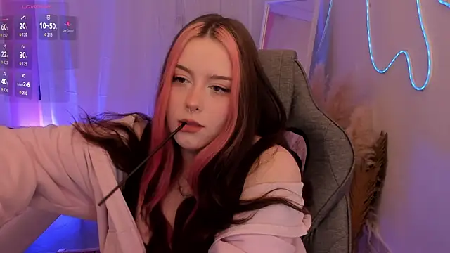 CoralineKeyns online show from June 20, 2:36 am