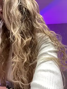 Snapshot of Lunalikaiya chatting on November 18, 5:17 pm Lunalikaiya online show from November 18, 5:17 pm