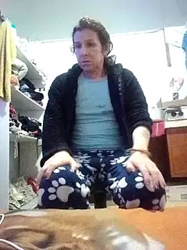 Snapshot of Cameron_puppy chatting on March 12, 10:07 pm Cameron puppy online show from March 12, 10:07 pm