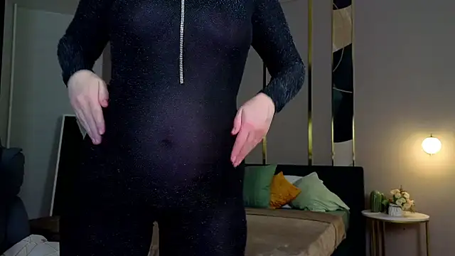 Snapshot of katy__moonj chatting on October 19, 1:06 am katy moonj online show from October 19, 1:06 am