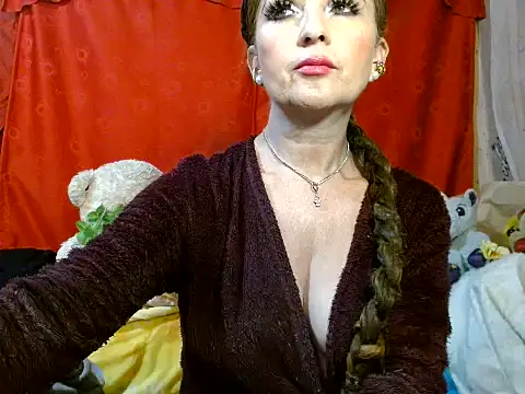 hottieperla online show from August 6, 8:00 pm