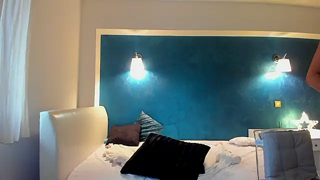 Snapshot of Awesome_Jolie chatting on December 10, 7:58 am Awesome Jolie online show from December 10, 7:58 am