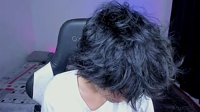 Snapshot of Alan26_ chatting on December 2, 6:03 pm Alan26 online show from December 2, 6:03 pm