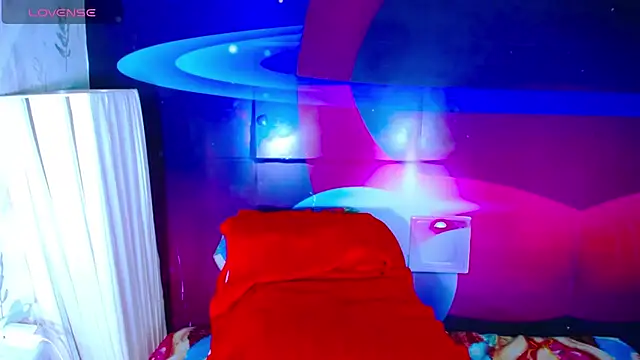 Snapshot of Cristalxxts chatting on December 5, 6:48 pm Cristalxxts online show from December 5, 6:48 pm