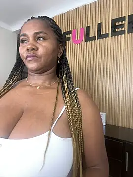 Snapshot of AliciaMiilf chatting on March 18, 6:59 pm AliciaMiilf online show from March 18, 6:59 pm