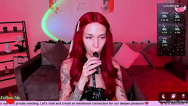 Snapshot of LeylaNoiry chatting on December 6, 2:49 pm LeylaNoiry online show from December 6, 2:49 pm
