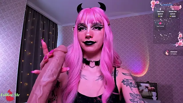 Snapshot of LeylaNoiry chatting on March 12, 3:18 pm LeylaNoiry online show from March 12, 3:18 pm