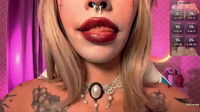 Snapshot of LeylaNoiry chatting on October 12, 2:38 pm LeylaNoiry online show from October 12, 2:38 pm