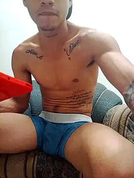 Snapshot of mailo_bronw chatting on July 9, 6:01 pm mailo bronw online show from July 9, 6:01 pm