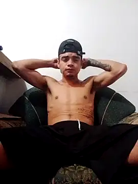 Snapshot of mailo_bronw chatting on August 1, 10:19 pm mailo bronw online show from August 1, 10:19 pm