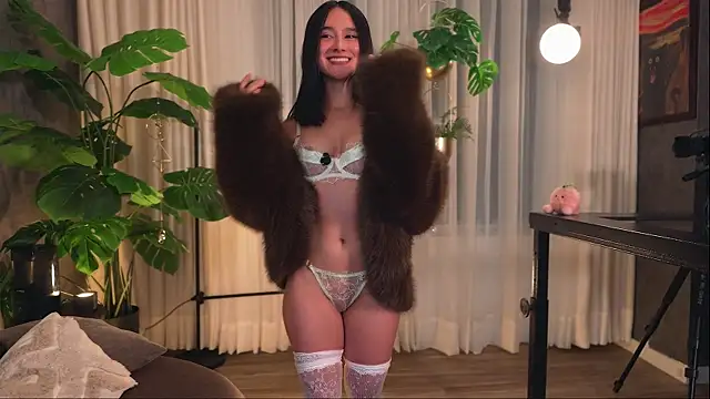 Snapshot of Miss_beee chatting on November 26, 12:00 am Miss beee online show from November 26, 12:00 am