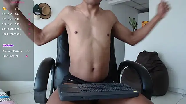 Aaronblack1  online show from September 15, 2:17 pm