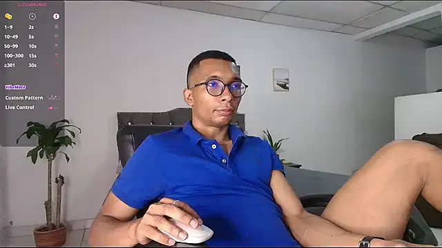 Aaronblack1  online show from June 19, 12:48 am